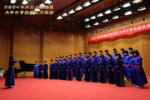 beat365英国官方网站“奈日乐”合唱团参加全区大中小学合唱团巡演活动