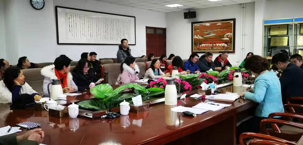 学校召开党外知识分子座谈会