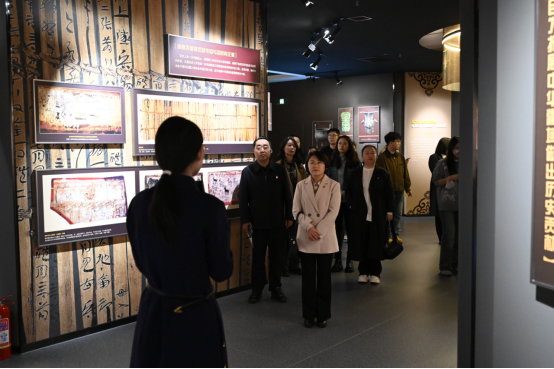 法学院开展“深耕教育沃土，铸牢中华民族共同体意识根基”主题党日活动