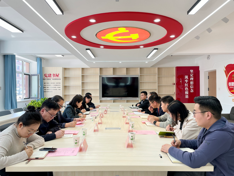 校领导召开深入贯彻中央八项规定精神学习教育征求意见座谈会