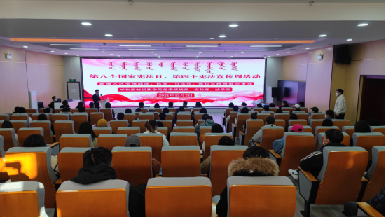 学校与新城区联合开展宪法宣传日活动