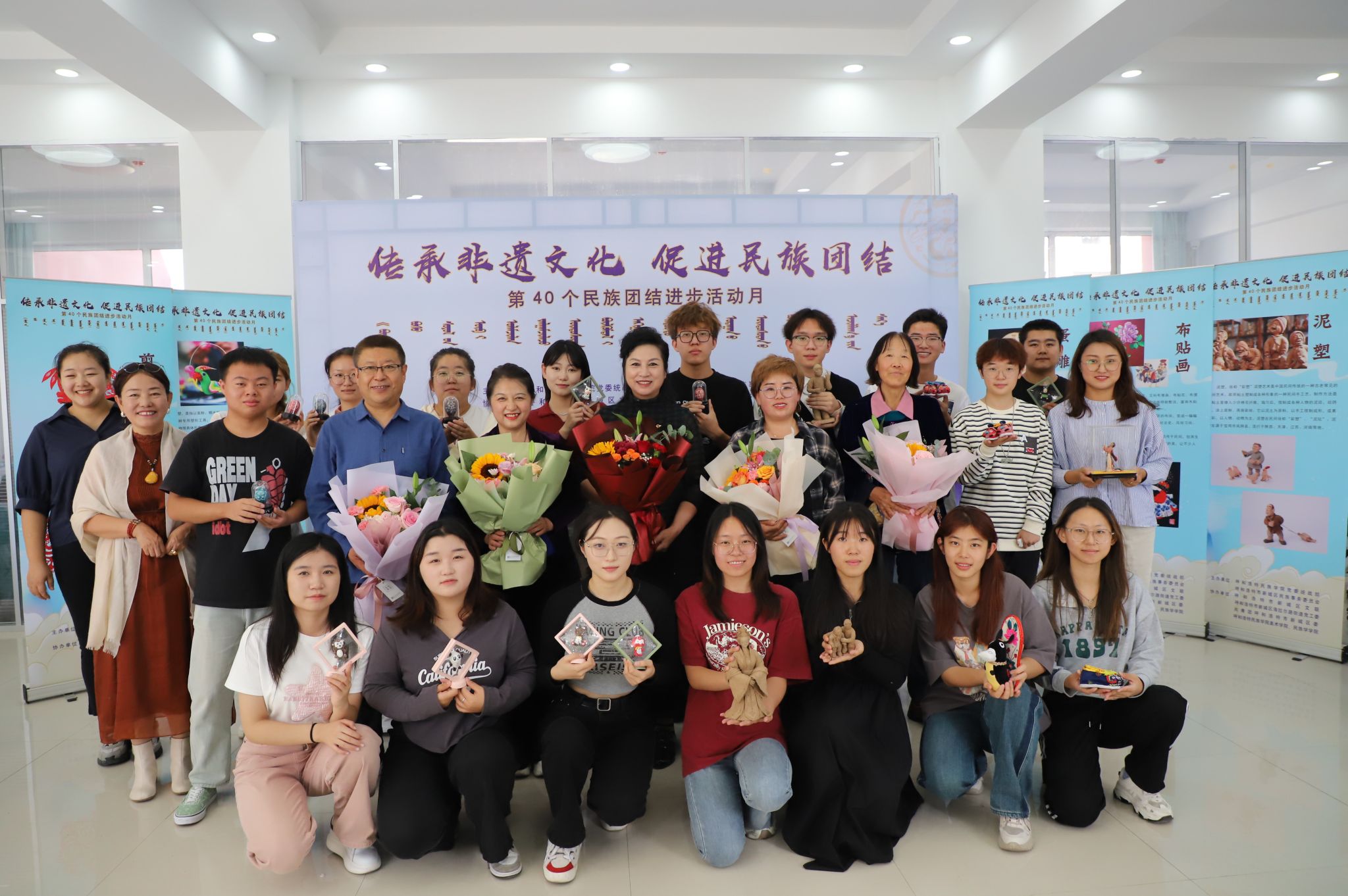 “传承非遗文化 促进民族团结”——beat365英国官方网站与呼和浩特市新城区民委联合开展非物质文化遗产进校园活动