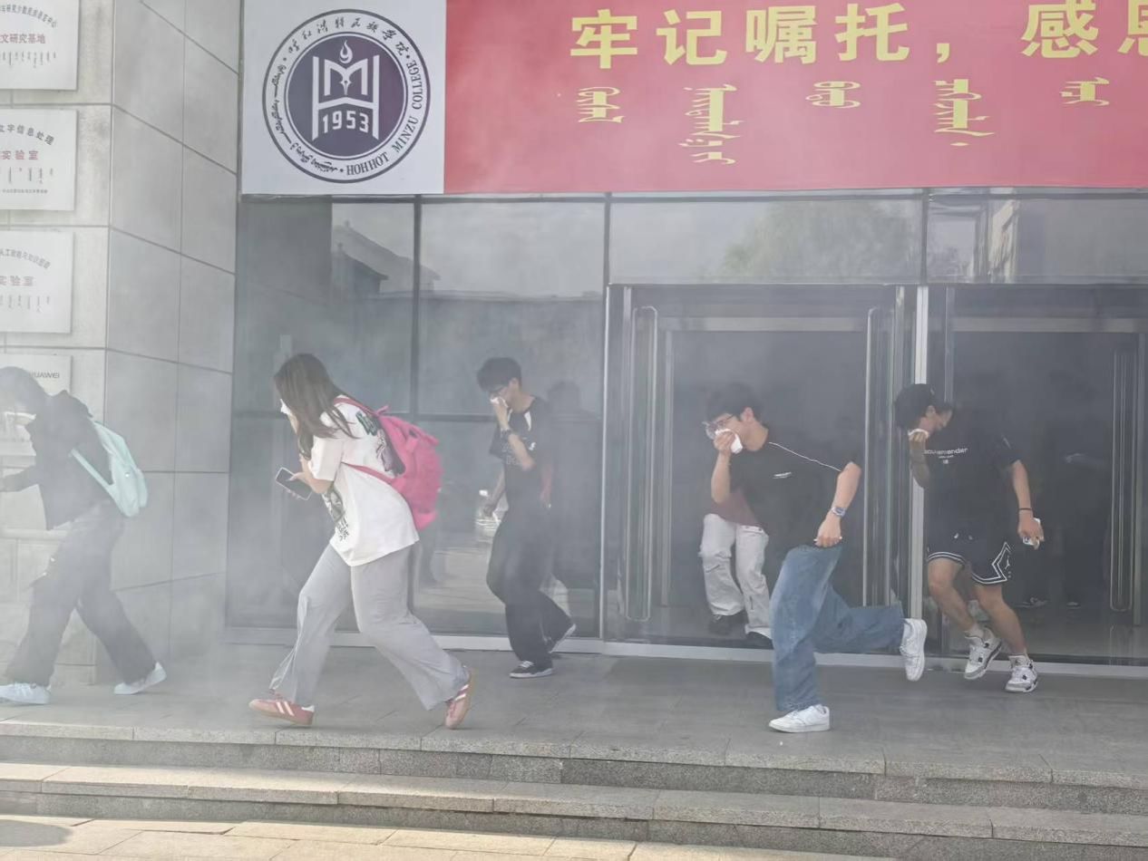 化学与环境工程学院联合安全管理处和实验室管理中心开展实验室消防安全知识培训及应急演练