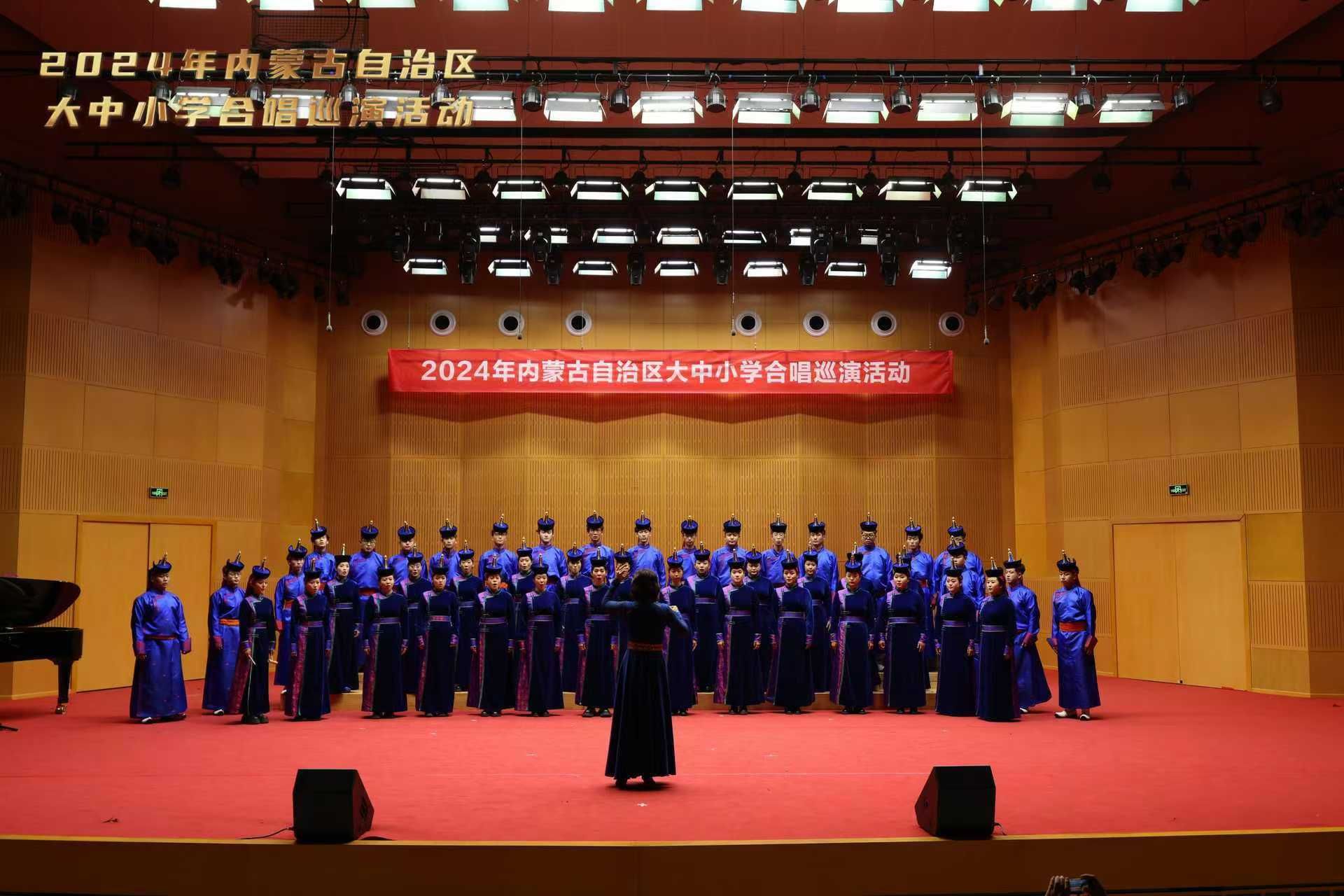 beat365英国官方网站“奈日乐”合唱团参加全区大中小学合唱团巡演活动